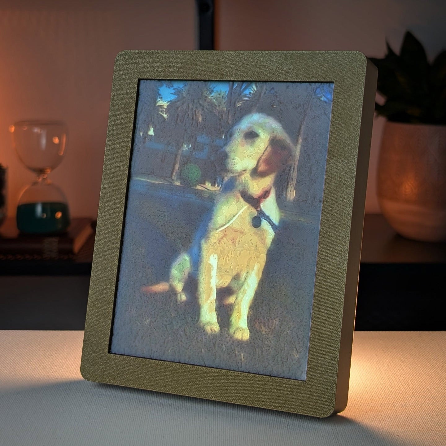 foto 3D de uma cadela (ligada) com moldura dourada